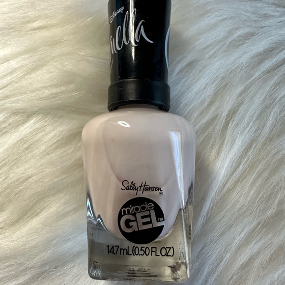 Other - 🩷5/$10 Sally Hansen Miracle Gel Nail Polish